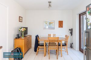 Diner- click for photo gallery